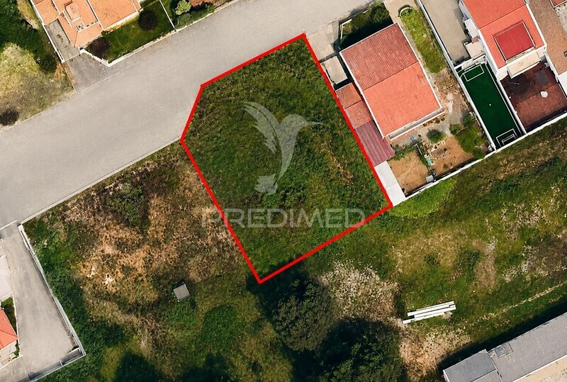 Terreno com 562m2 Vila Nova de Gaia - bons acessos