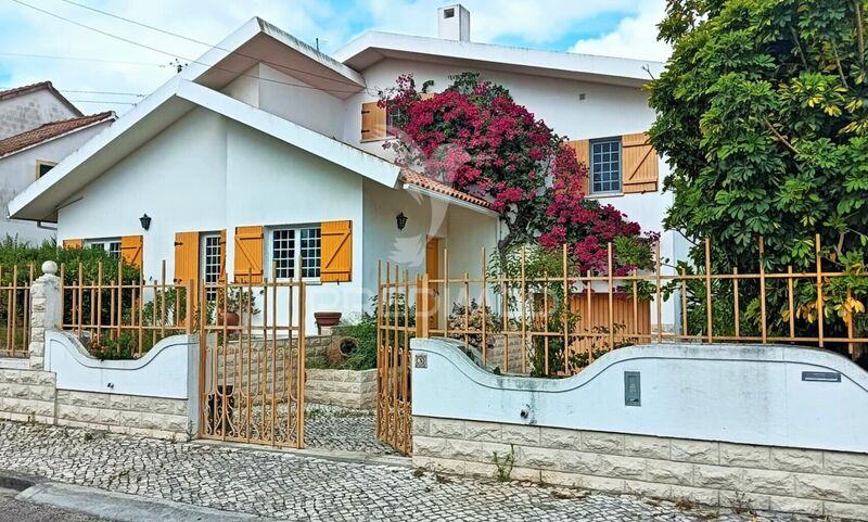 House in urbanization 3 bedrooms São Salvador Santarém - garage, barbecue
