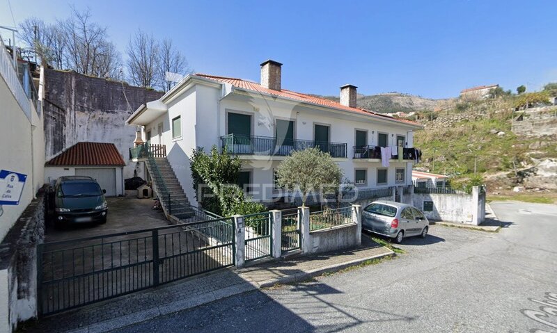 Moradia V3 Covilhã - garagem, sótão