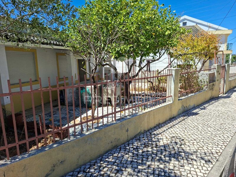 Terreno Urbano com 156.50m2 Quinta do Conde Sesimbra - árvores de fruto, garagem