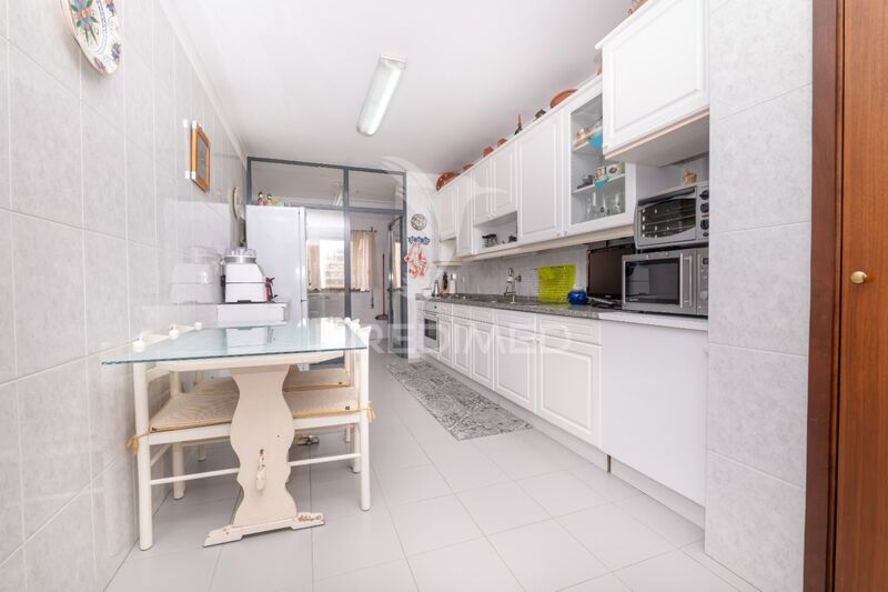 Apartamento T3 São Victor Braga - aquecimento central, varanda, vidros duplos, cozinha equipada, arrecadação, caldeira, lugar de garagem