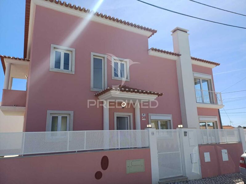House Isolated 4 bedrooms Almada - terrace, balcony, quiet area, barbecue, solar panels, attic