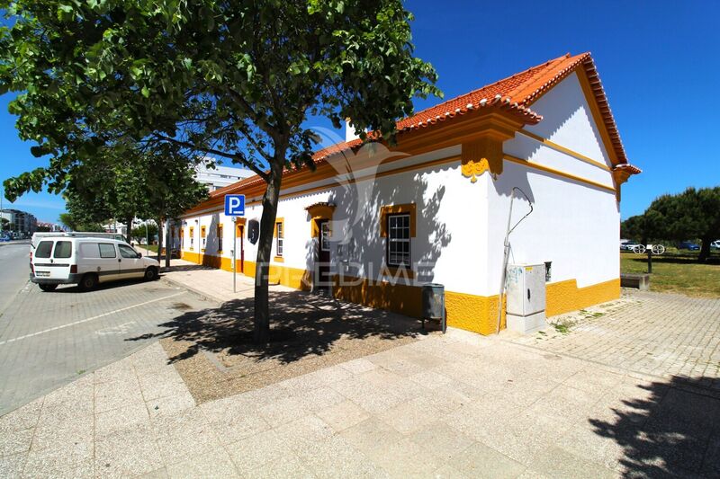 Loja no centro Sines - espaço amplo, detector de fumos