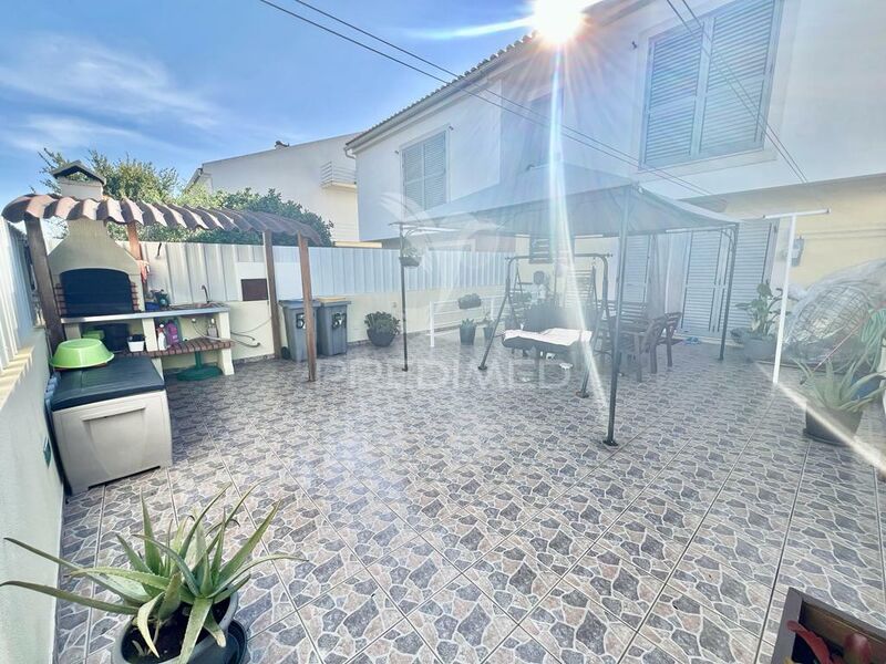 House 3 bedrooms townhouse Pinhal Novo Palmela - barbecue, solar panels, gardens, plenty of natural light, fireplace, attic, automatic gate, air conditioning, balcony, double glazing, garage