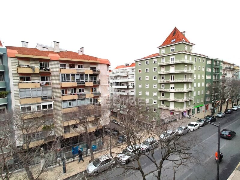 Apartamento bem localizado T1 Arroios Lisboa - jardim, varanda, 3º andar, parque infantil