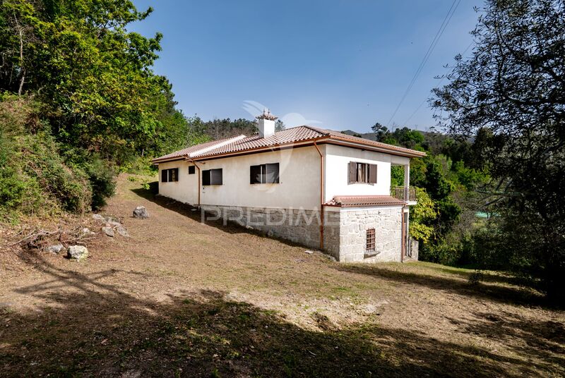 House 3 bedrooms Isolated excellent condition Amares - balcony, equipped kitchen, central heating, fireplace
