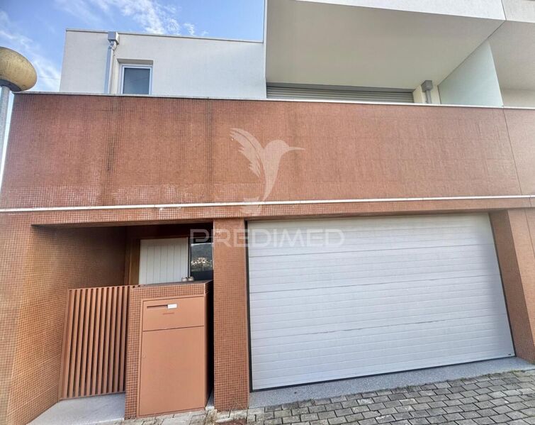 Moradia V3 nova em construção Prazins (Santa Eufémia) Guimarães - terraço, ar condicionado, vidros duplos, garagem