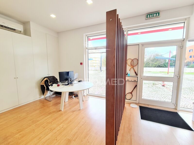 Loja Belém Lisboa - excelente localização, arrecadação, ar condicionado, garagem, sala de reunião, muita luz natural, wc