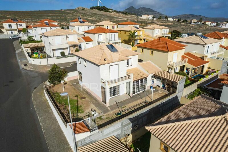 Moradia V3 Porto Santo - jardim, quintal, varanda, garagem, sótão