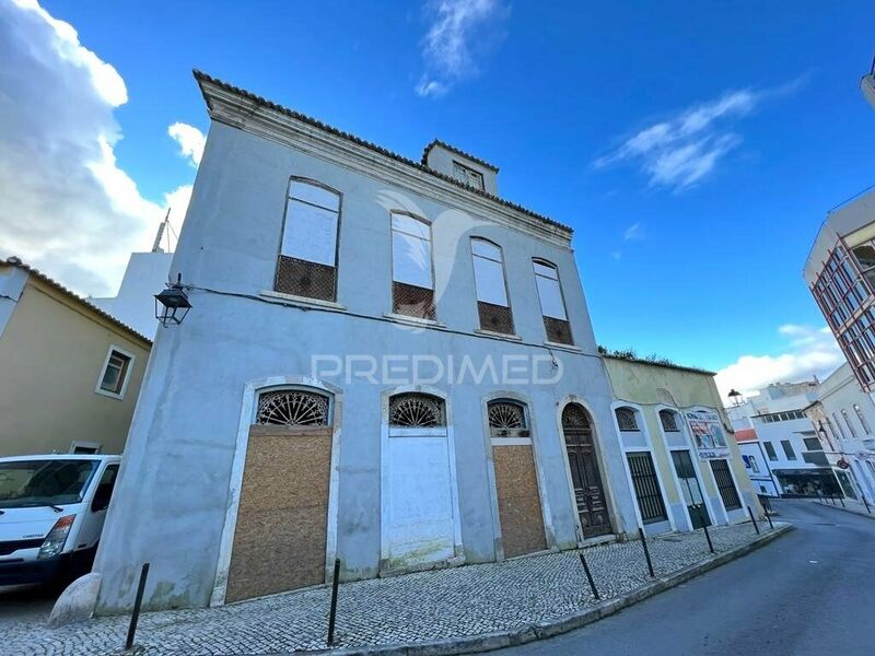 Building in the center Portimão