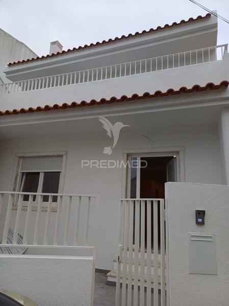 House V4 neues Sobral de Monte Agraço - garage, terrace, attic, air conditioning, solar panels, equipped kitchen, quiet area, terraces