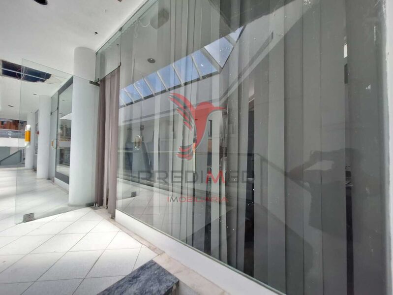 Shop in the center Albufeira - false ceiling, storefront
