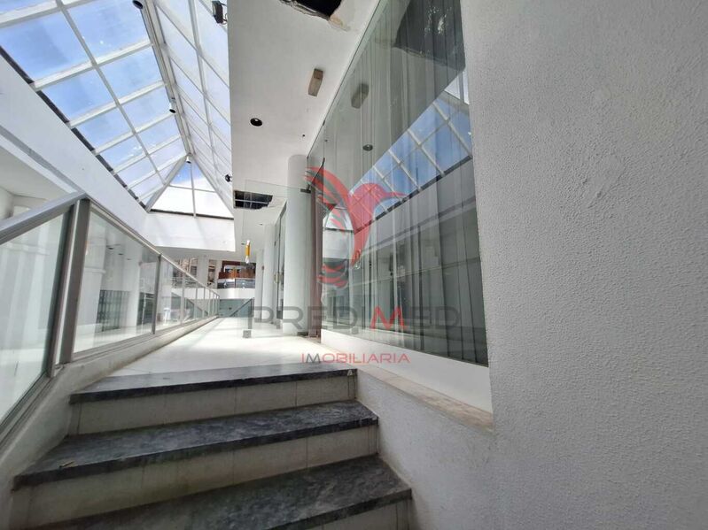 Shop in the center Albufeira - storefront, false ceiling