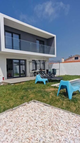 House 3 bedrooms Alcabideche Cascais - garage, balconies, swimming pool, store room, balcony, garden