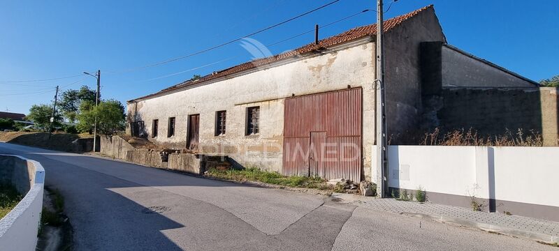 Loja Industrial com 925m2 Chancelaria Torres Novas - wc, montra