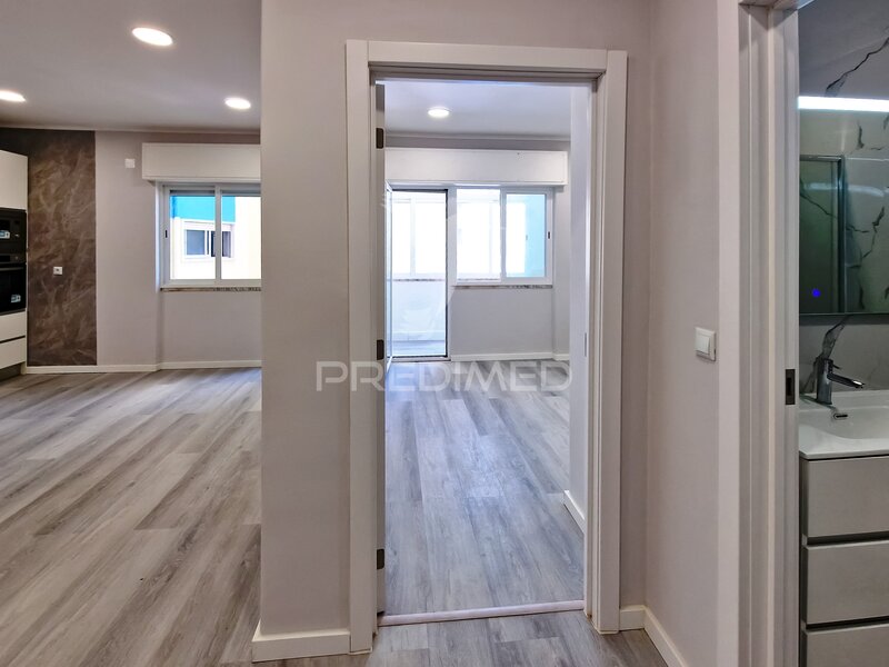 Apartamento T1 Remodelado em bom estado Mina de Água Amadora - varanda, marquise, equipado