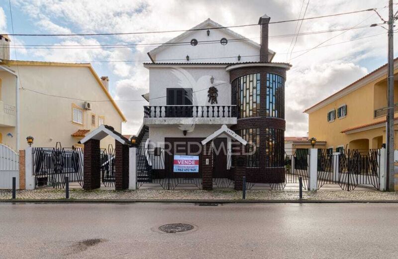 Omakotitalo V3 Peruskorjattu Quinta do Conde Sesimbra - terassit, grilli, huoneisto, hiljainen alue, uima-allas, piha, autotalli
