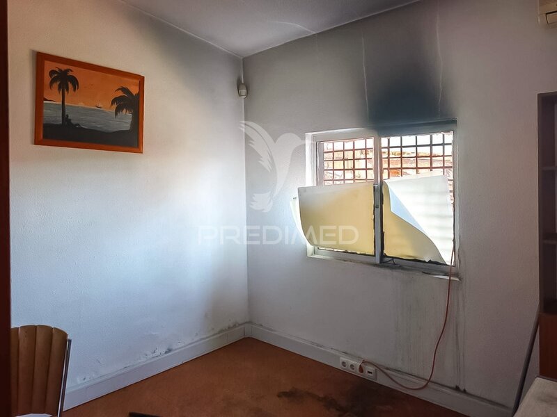 Moradia V3 no centro Setúbal - arrecadação, garagem