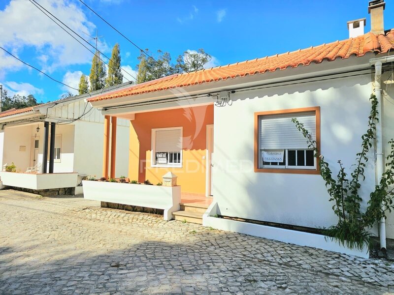 House 3 bedrooms Modern Évora de Alcobaça - double glazing, garage, terrace