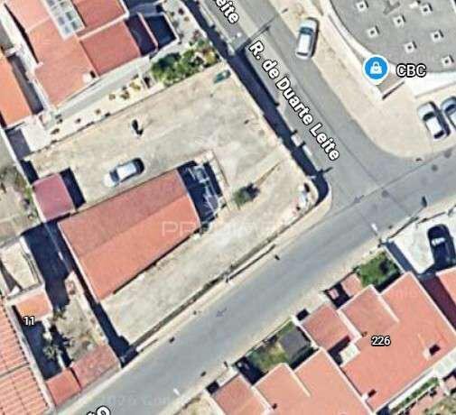 Moradia V3 Remodelada Almada