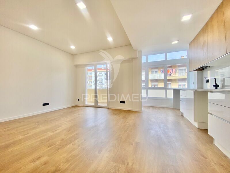 Apartment T3 Refurbished Loures - kitchen, balconies, double glazing, 2nd floor, balcony