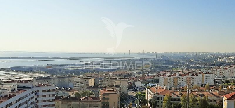 Apartamento Remodelado T3 Vila Franca de Xira - excelente localização, piscina, vista rio