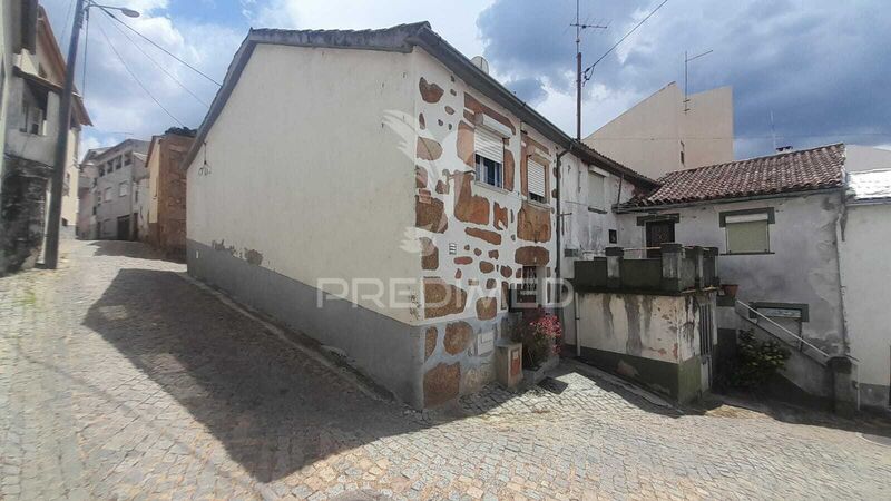 House V2 Semidetached in the center Ferro Covilhã - fireplace