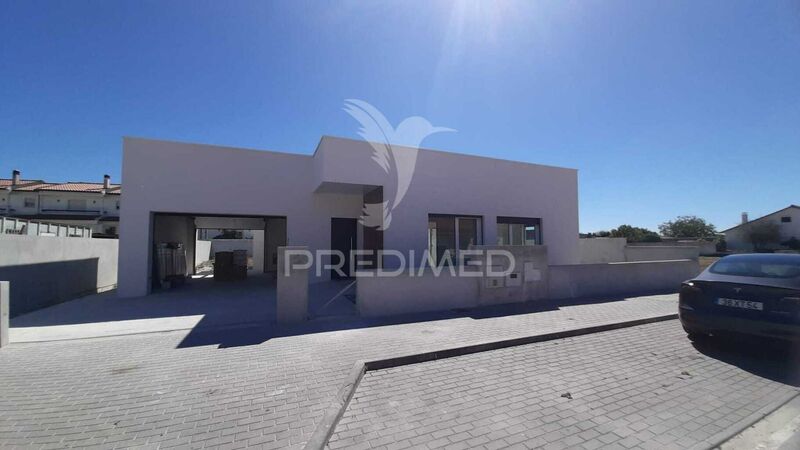 House 3 bedrooms Single storey under construction Marinha Grande - equipped kitchen, garage