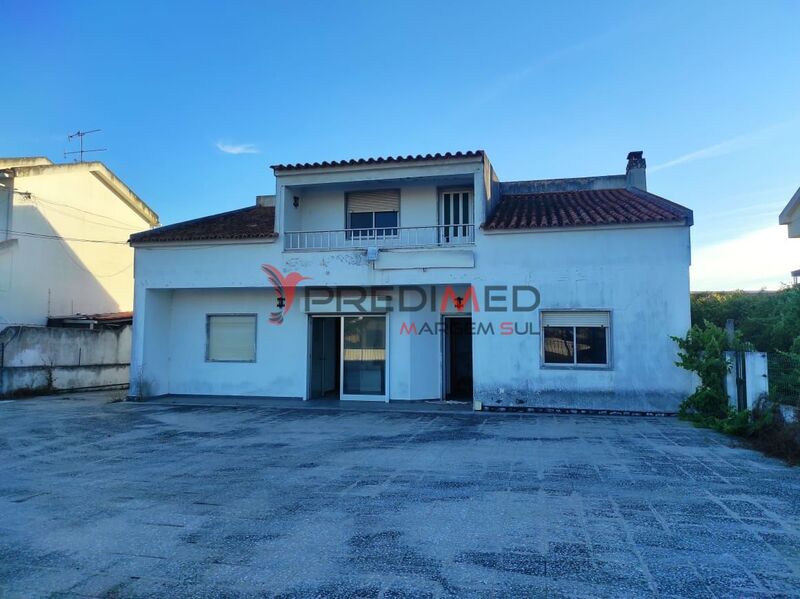 House to recover 8 bedrooms Setúbal - garage