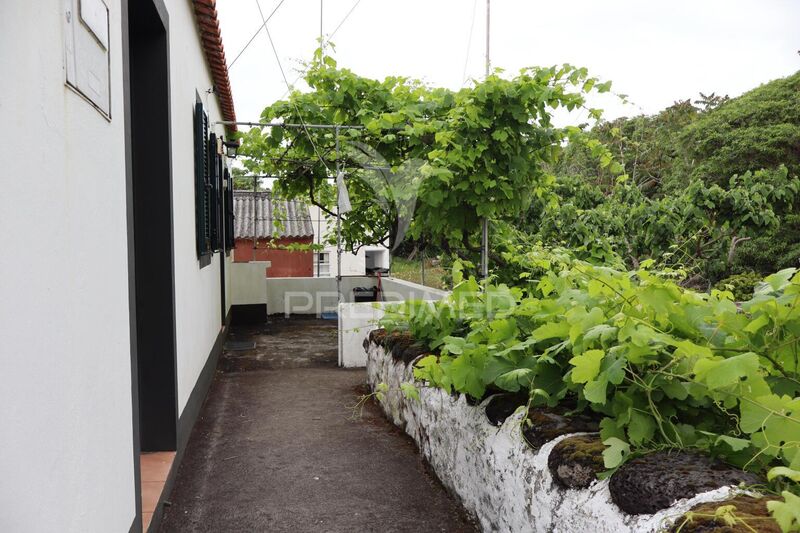 Moradia V2 Criação Velha Madalena - garagem, arrecadação, quintal