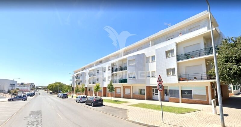 Apartment in good condition 2 bedrooms Tavira - 2nd floor, marquee, swimming pool, balcony, 3rd floor