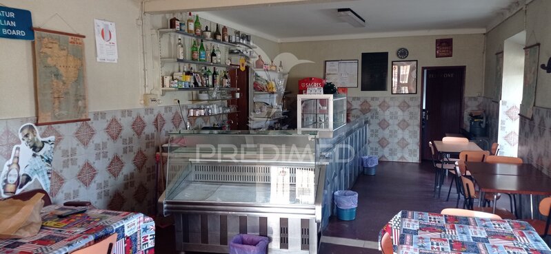 Café Equipado Estremoz - esplanada, wc, garagem, cozinha,