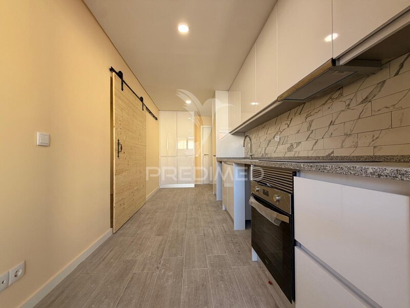 House 3 bedrooms Setúbal - terrace, equipped kitchen, store room, air conditioning