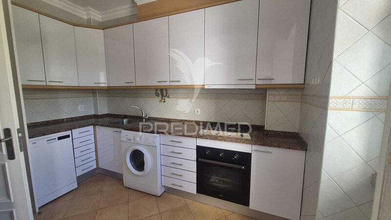 Arrendar apartamento T2 proximo ao aeroporto, Alvalade