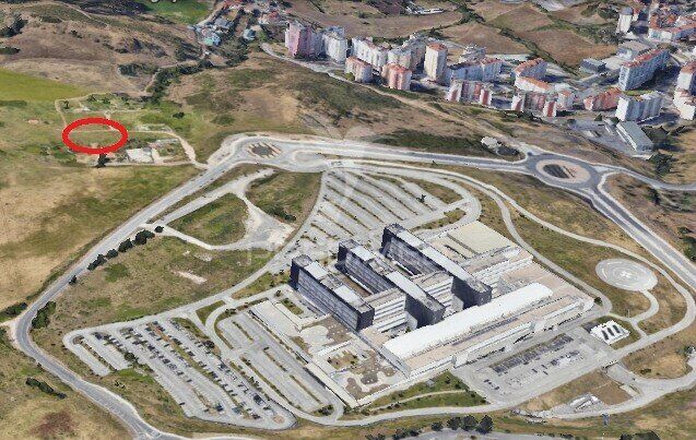 Terreno com 304m2 Loures