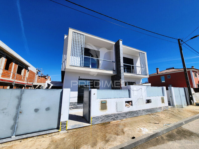 House 4 bedrooms Semidetached Fernão Ferro Seixal - garage, double glazing, fireplace, barbecue, balcony, equipped kitchen, garden