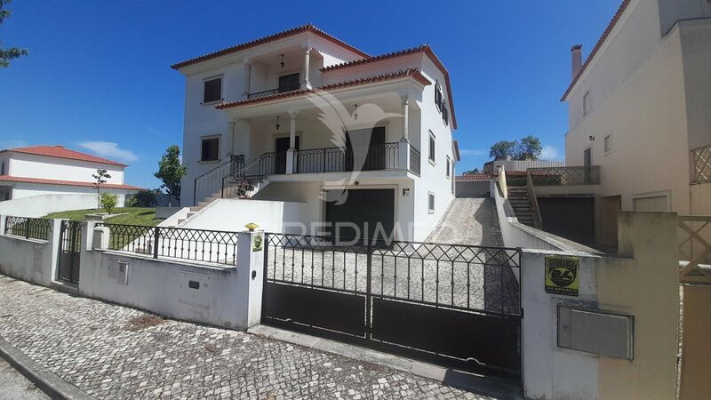House V5 São Salvador Santarém - excellent location, garage, air conditioning, barbecue, equipped kitchen, alarm