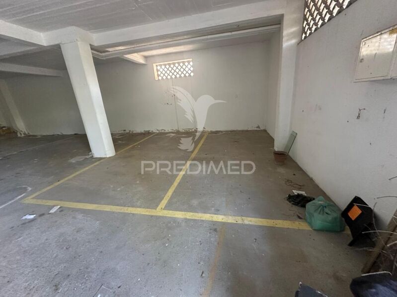 Garagem com 232m2 São Salvador Santarém