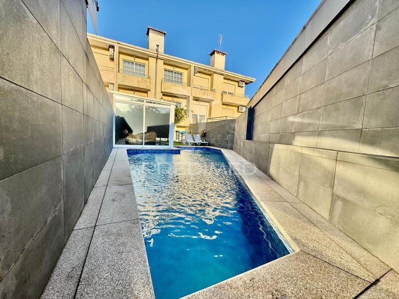 Moradia V3 Sande (São Martinho) Guimarães - cozinha equipada, bbq, caldeira, jardim, varandas, piscina, vidros duplos, aquecimento central, garagem