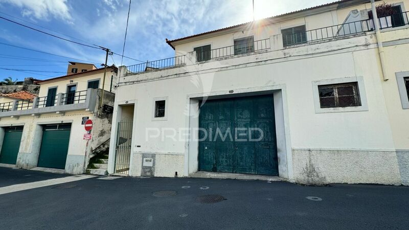 Casa V2 Geminada para renovar São Pedro Funchal - arrecadação, garagem