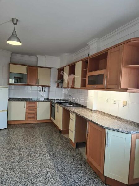 Apartamento T3 Montijo - varanda, cozinha equipada, lareira, arrecadação