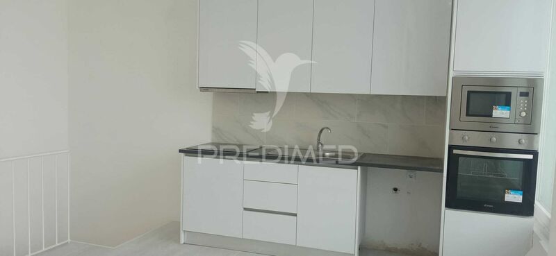 Shop Almada - kitchen, wc, equipped