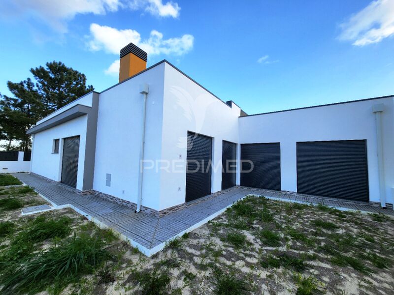 House neues V3 Fernão Ferro Seixal - underfloor heating, fireplace, equipped kitchen, double glazing, air conditioning, garden, solar panels