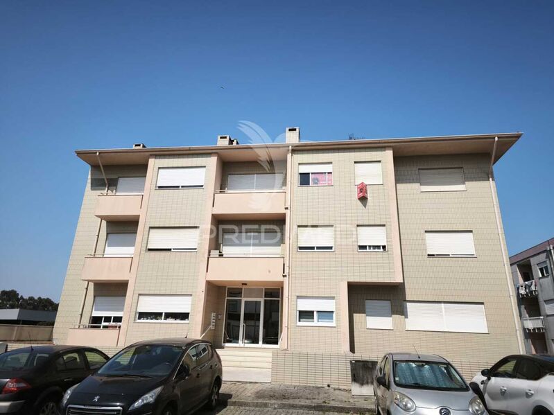 Apartamento em bom estado T2 São João de Ver Santa Maria da Feira - varanda, garagem, cozinha equipada