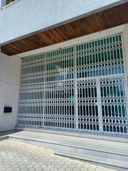 Warehouse with 366sqm São João da Madeira
