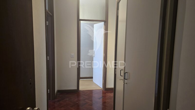 Prédio com quatro apartamentos T2