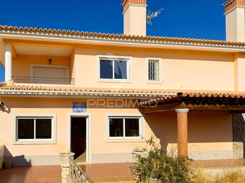 Moradia V4 Santa Bárbara de Nexe Faro - piscina, vidros duplos, cozinha equipada, muita luz natural, jardim, painéis solares, terraços, portão automático