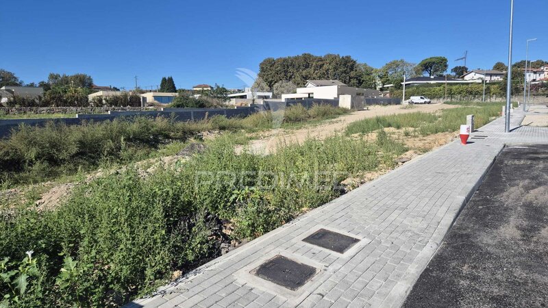 Lote de terreno - Soutelo, Vila Verde