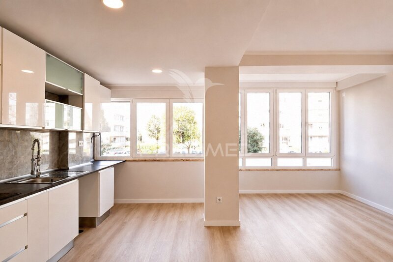 Apartamento Moderno em bom estado T2 Oeiras e São Julião da Barra - arrecadação, varanda, cozinha equipada