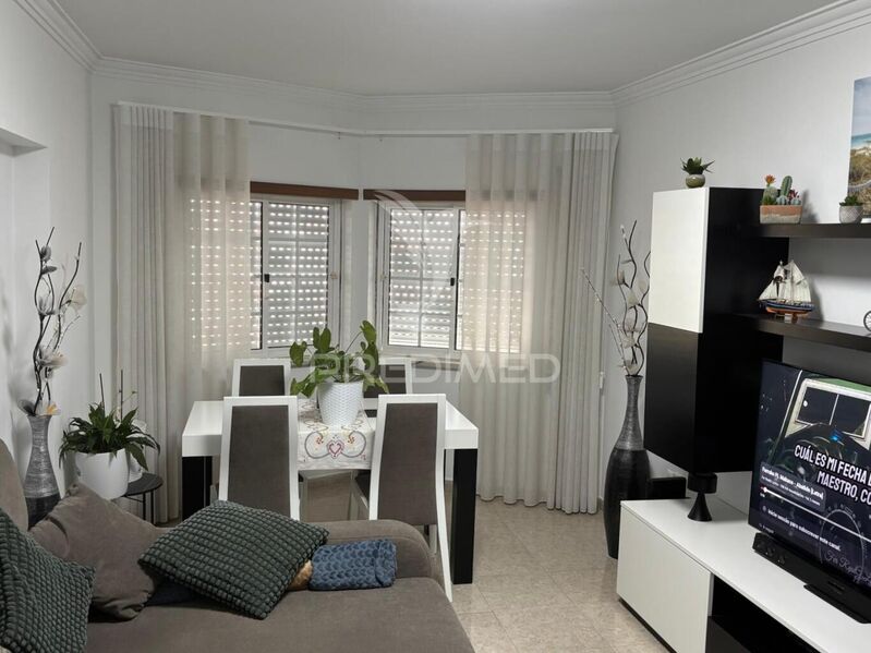 Apartamento T2 Fernão Ferro Seixal - vidros duplos, garagem, varanda, zona muito calma, arrecadação, lareira